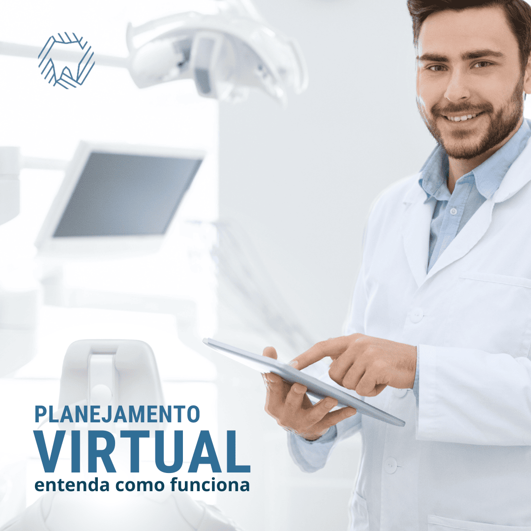 Radiologista sorrindo e apontando para algo em seu tablet